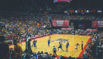 开云体育保障-年轻球员首发比例是否影响球队化学反应，年轻球员最多的球队